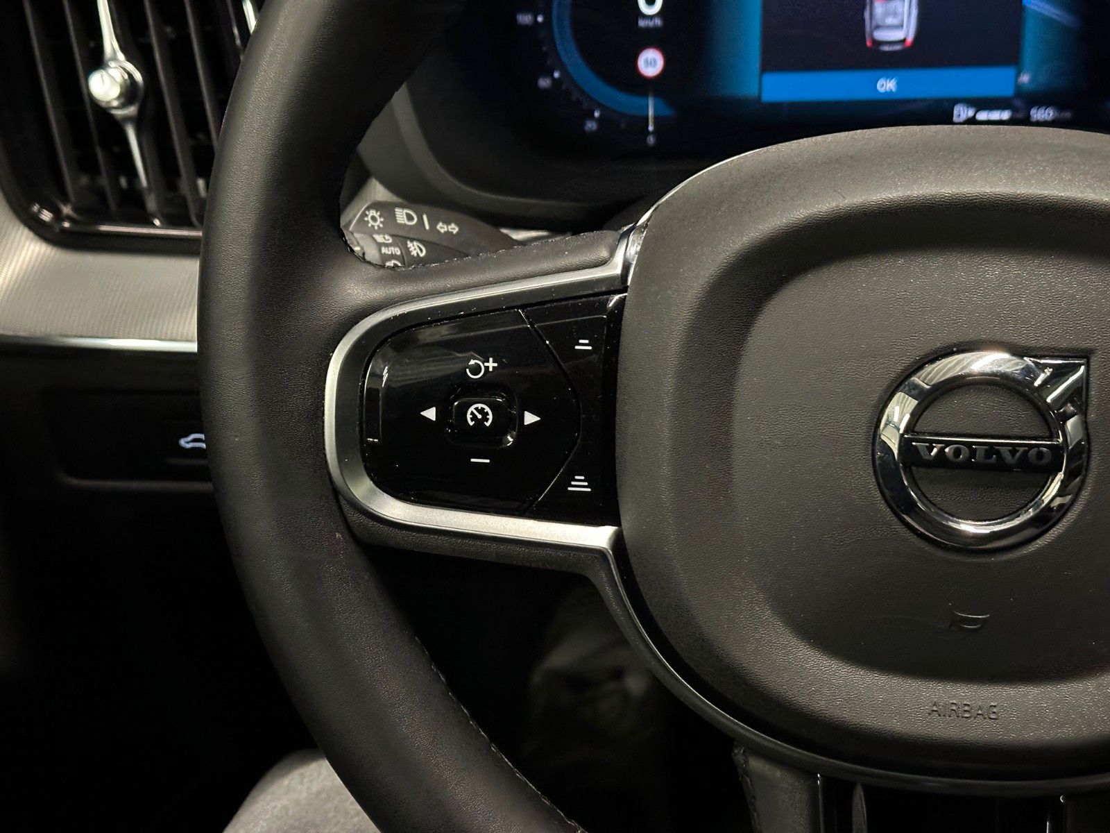 Volvo XC60 Plus Black Edition AWD*21Zoll*PANORAMA*AHK*