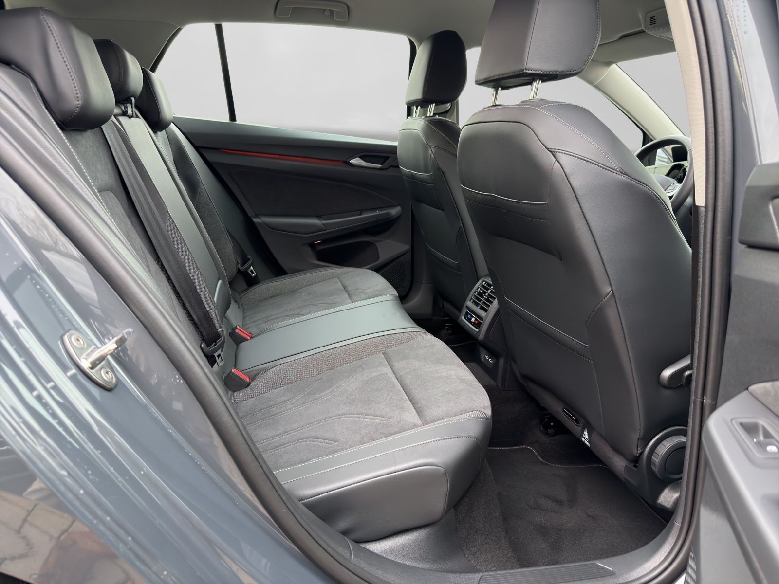 Volkswagen Golf 1.5 eTSI DSG STYLE MATRIX ASSIST AREAVIEW