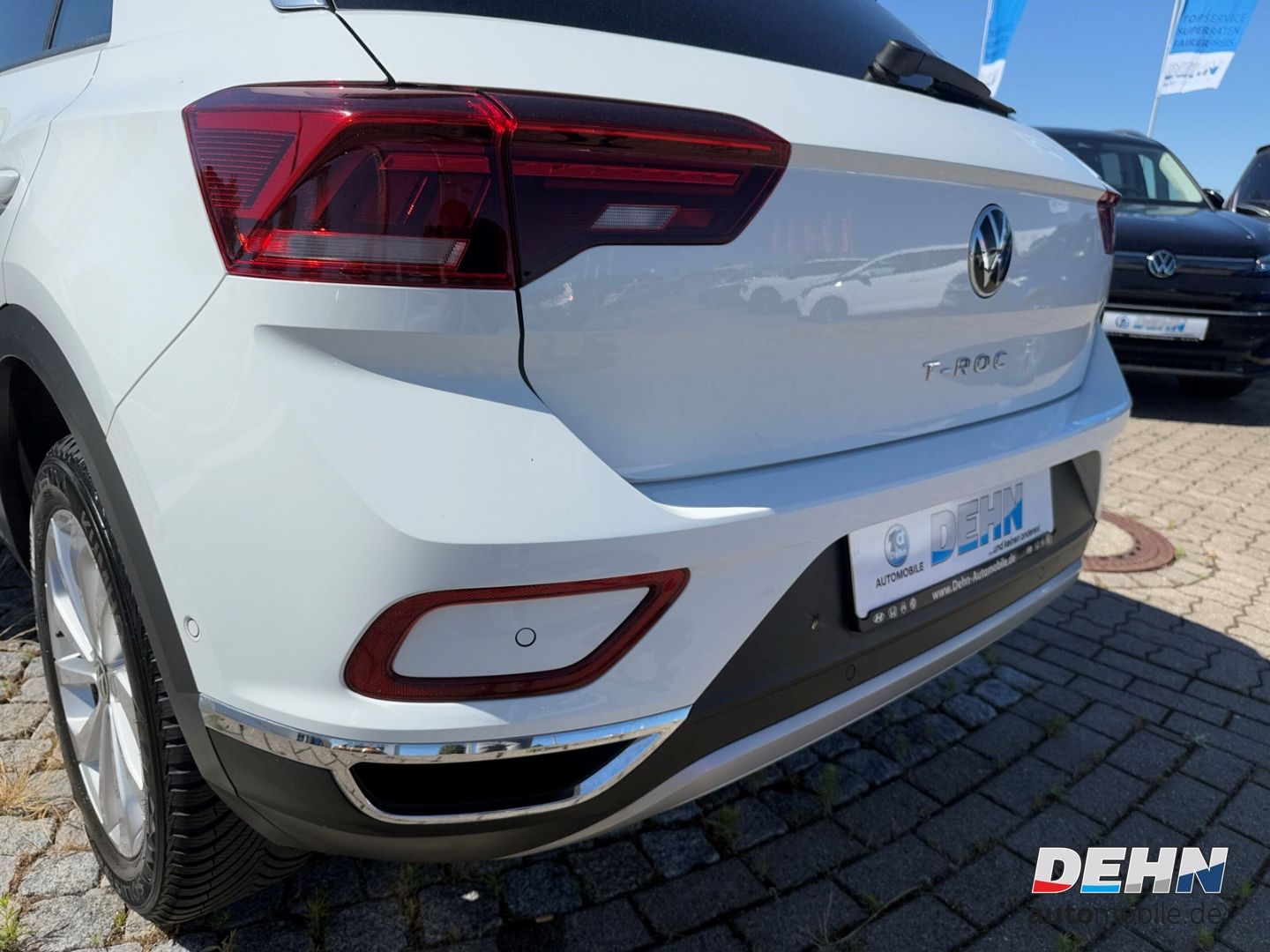 Volkswagen T-Roc 1.0 TSI Style Plus - Samsaru's Car Outlet