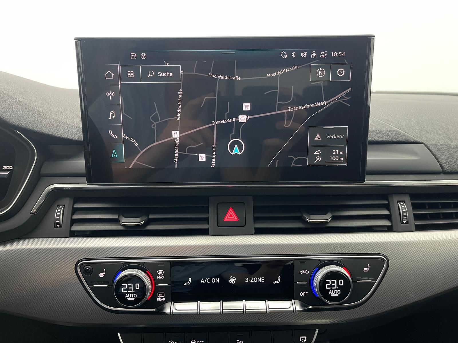 Audi A4 35 TFSI Advanced - Samsaru's Car Outlet