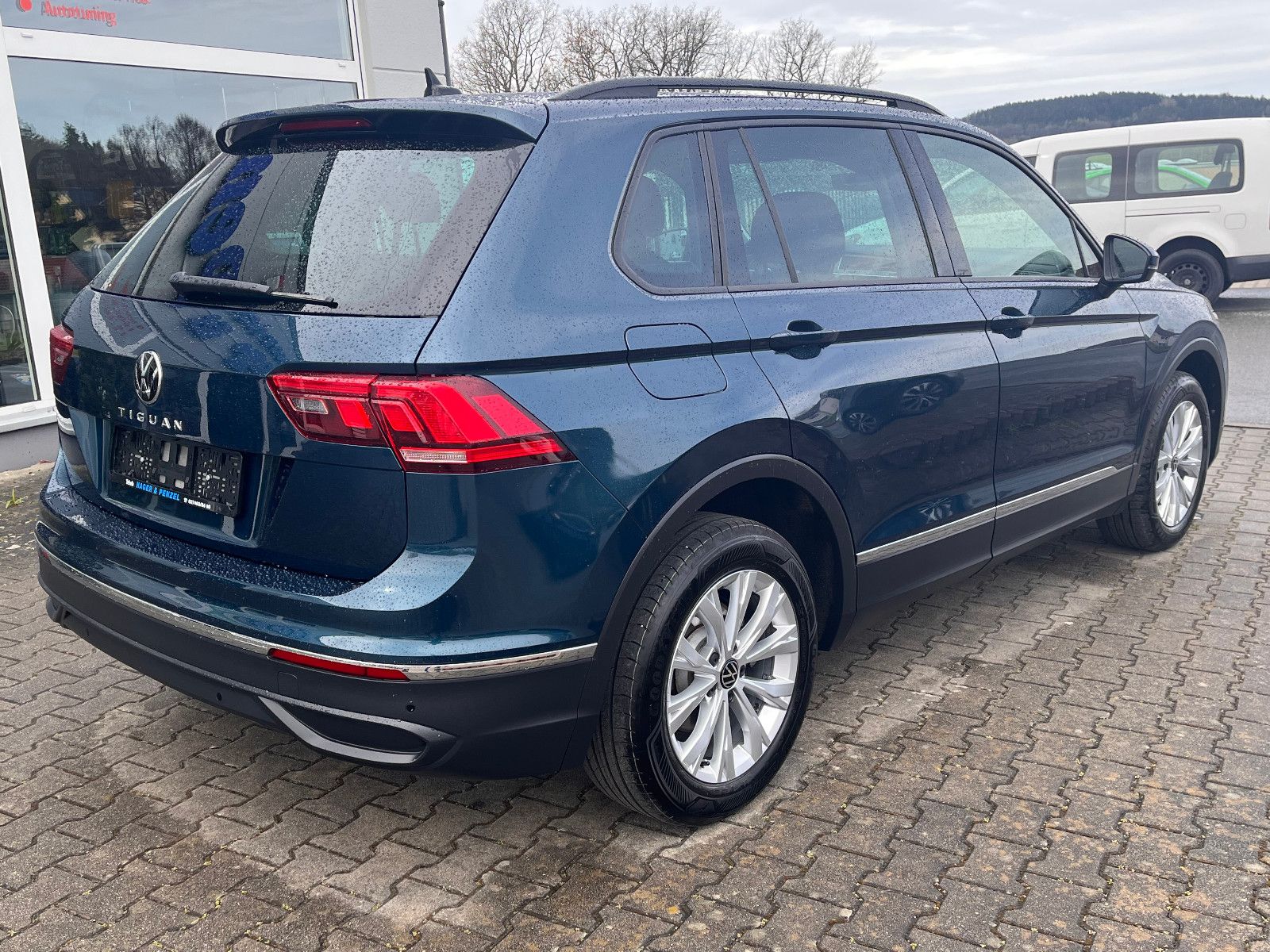 Volkswagen Tiguan Life - Samsaru's Car Outlet