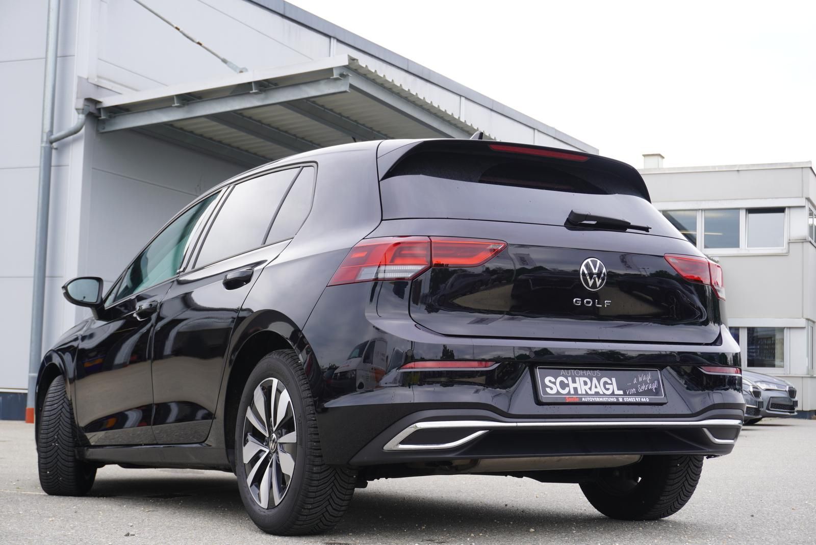 Volkswagen Golf VIII 1.5 TSI MOVE - Samsaru's Car Outlet