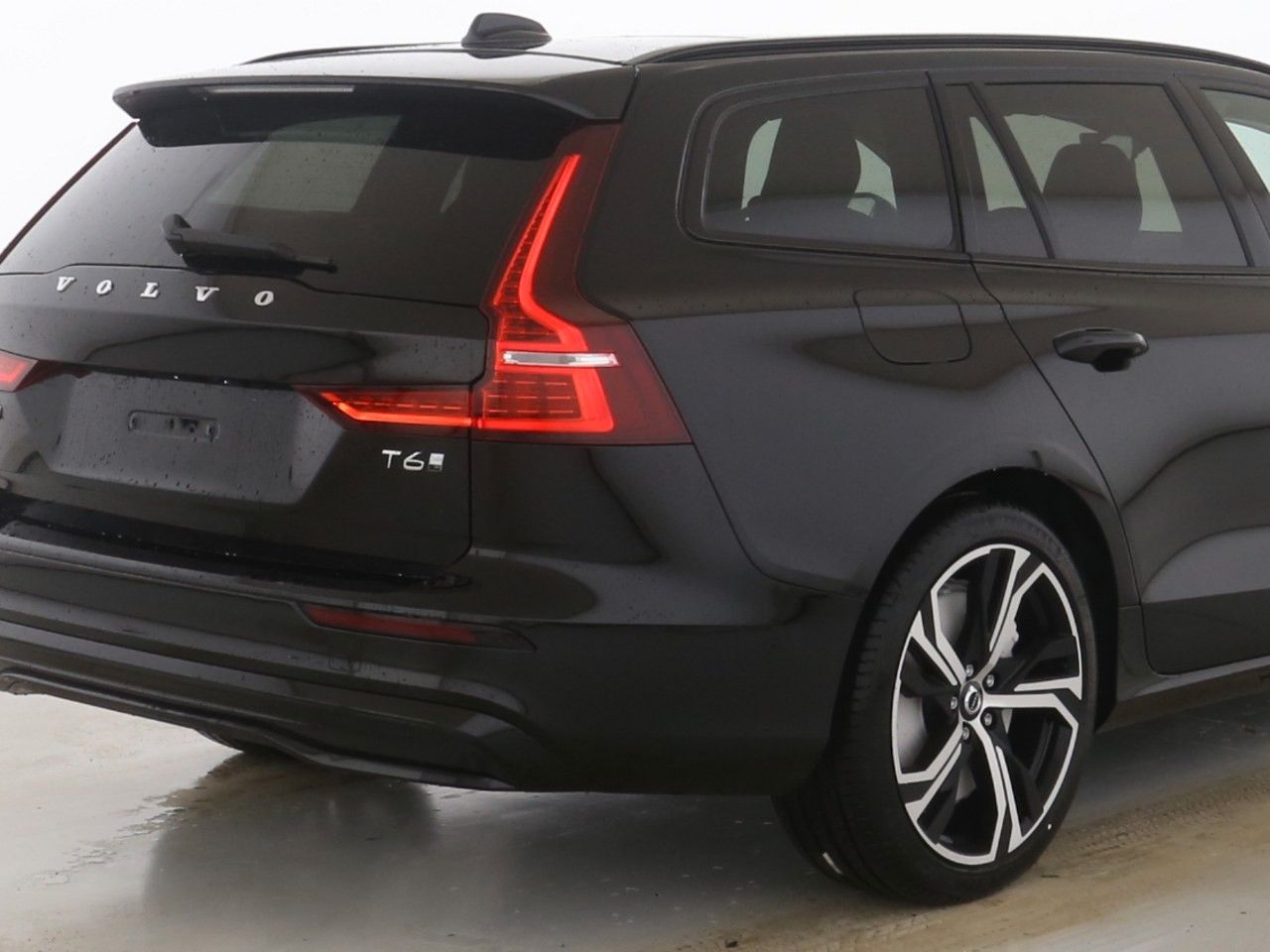 Volvo V60 T6 AWD Plus Dark Panorama/360°/AHK/H&K/BLIS