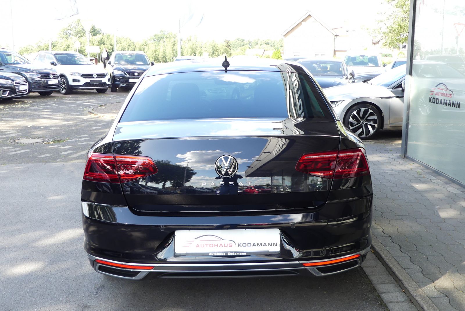 Volkswagen Passat Lim. Elegance - Samsaru's Car Outlet