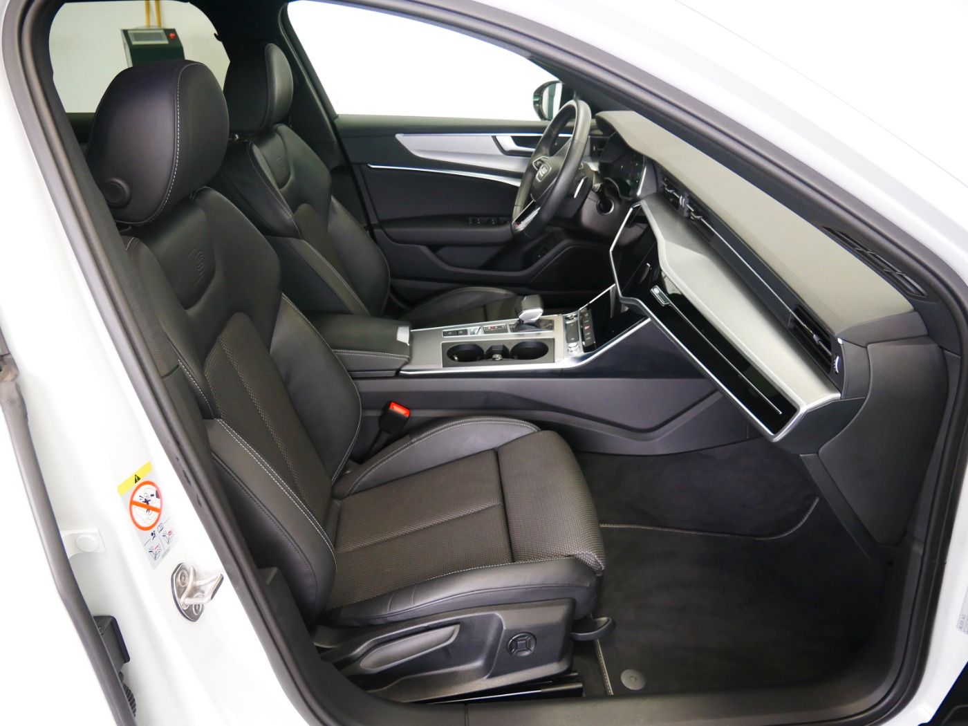 Audi A6 Avant 45 TFSI S line - Samsaru's Car Outlet