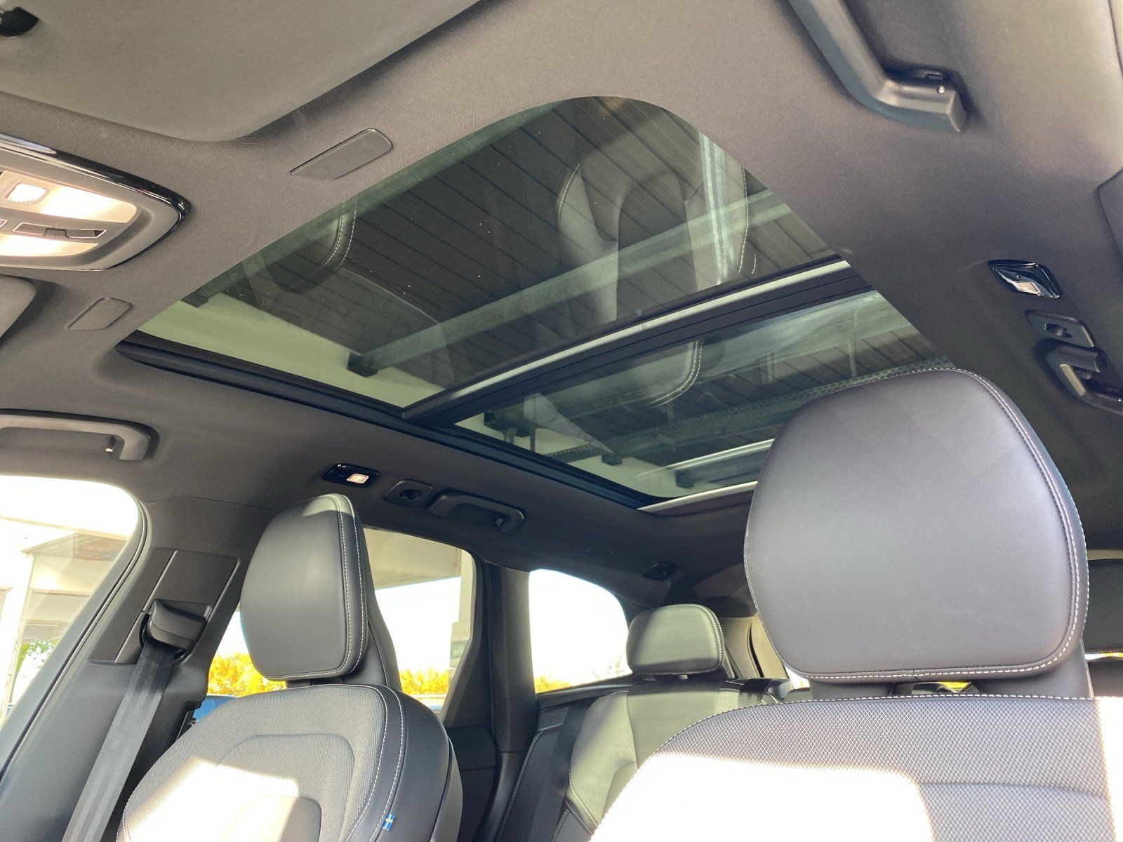 Volvo XC60 R-Design Recharge AHK,Kamera,DAB,Navi