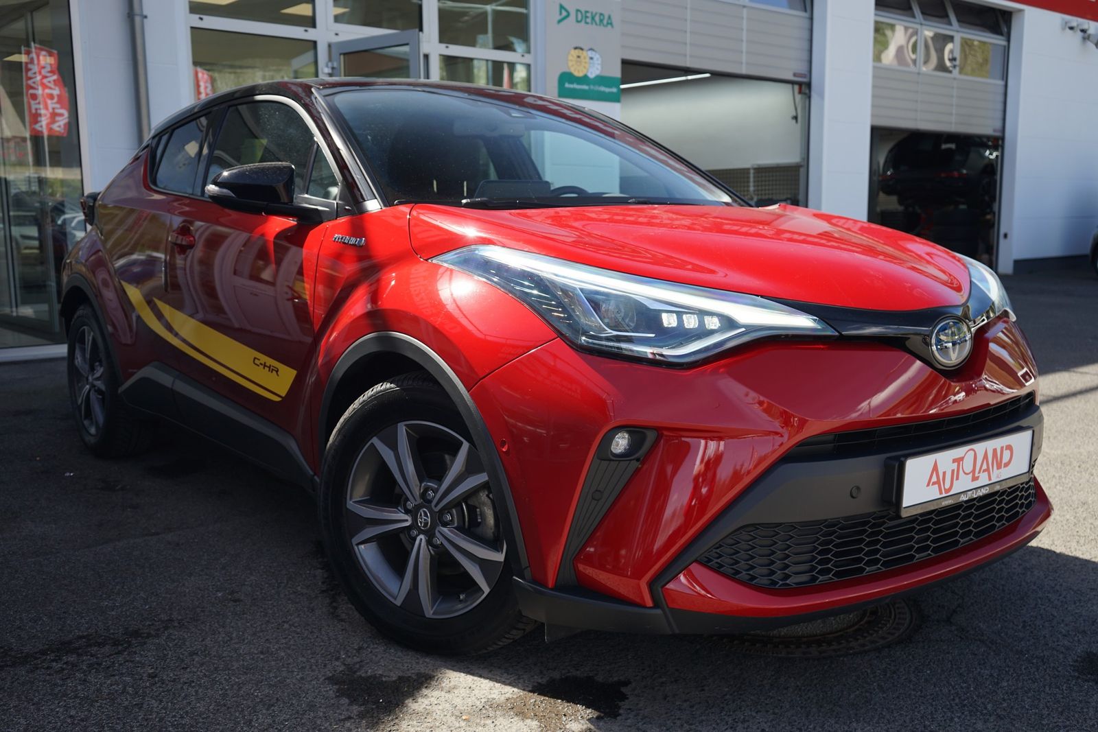 Toyota C-HR 2.0 Hybrid Team - Samsaru's Car Outlet