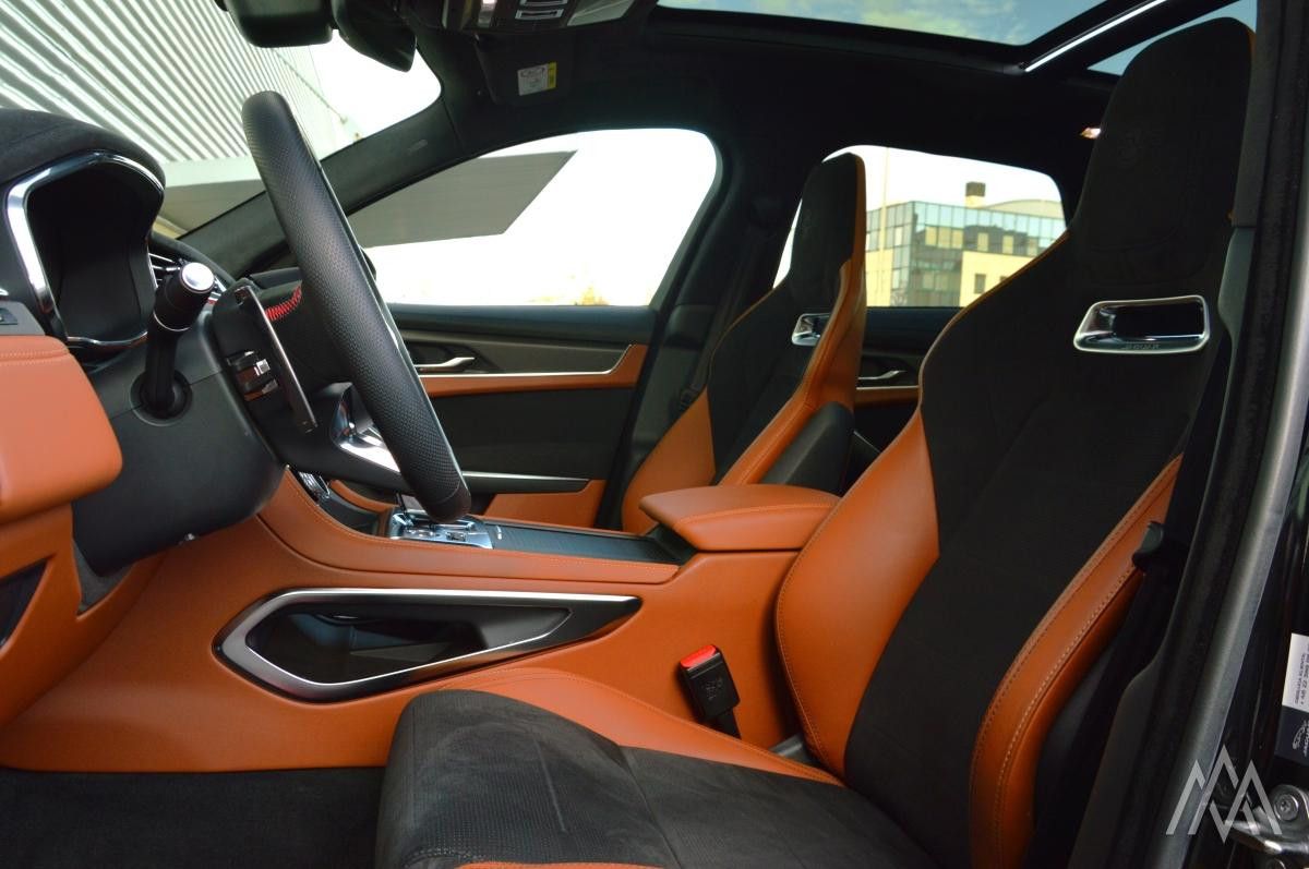 Jaguar F-Pace  SVR 575 PS  Panorama / Pixel LED