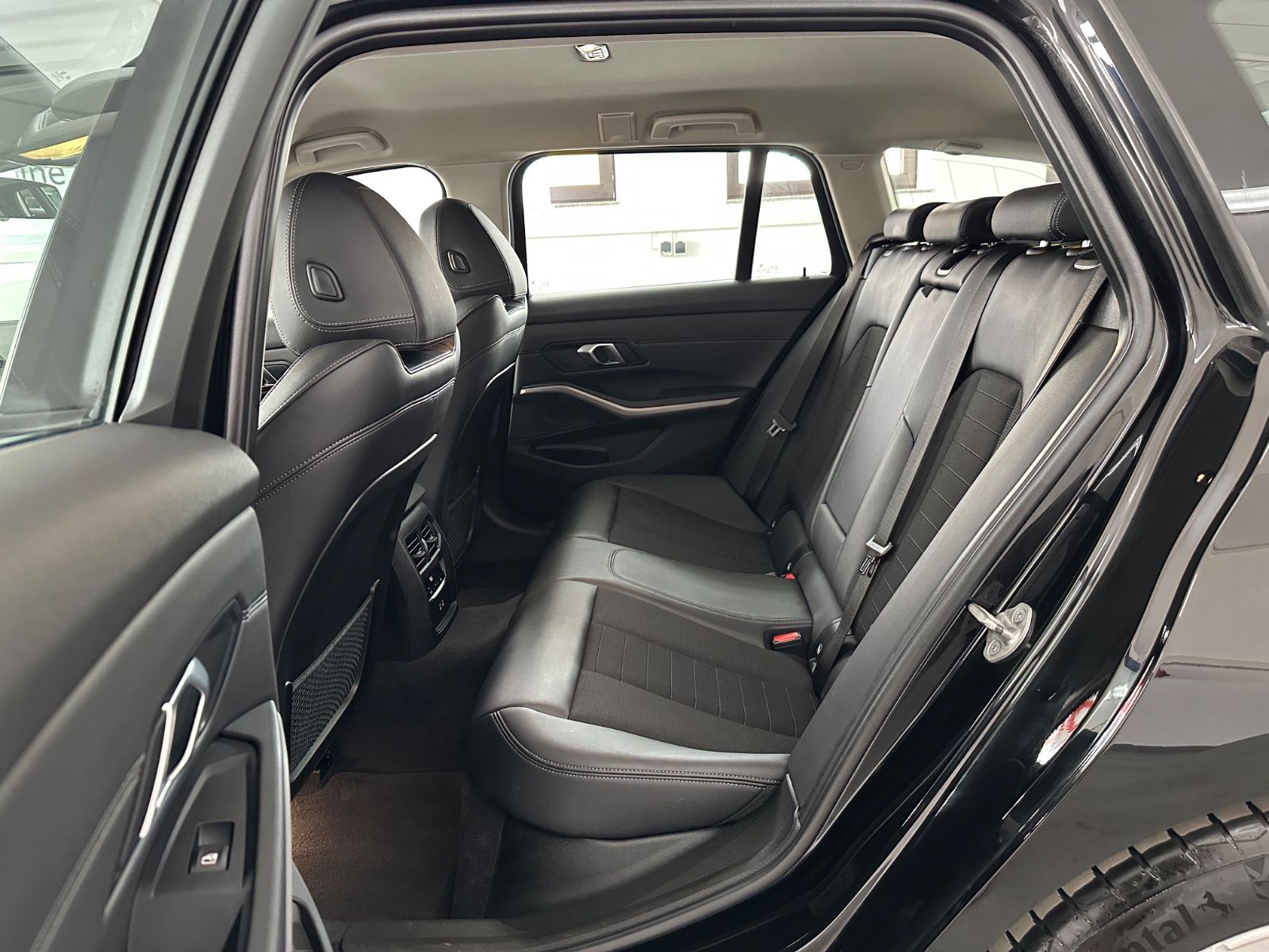BMW 320 d Touring - Samsaru's Car Outlet