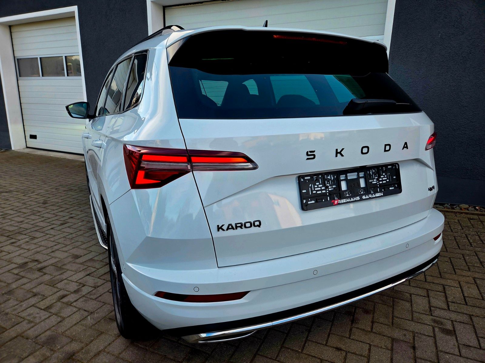 Skoda Karoq Sportline 4x4 DSG*STHEIZ*AHK*VOLL*WG-2029*