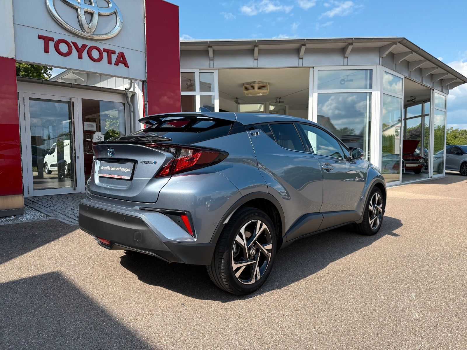 Toyota C-HR Team D 1.8l-Hybrid - Samsaru's Car Outlet