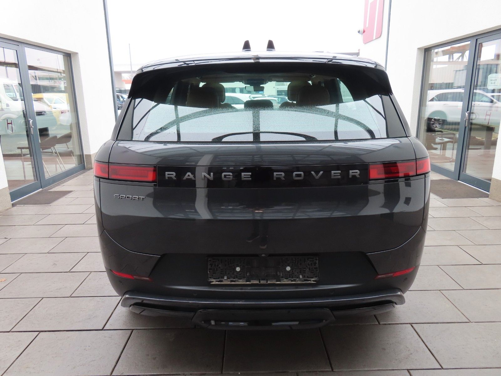 Range Rover Sport 3.0 D300 MHEV AWD SE - Samsaru's Car Outlet