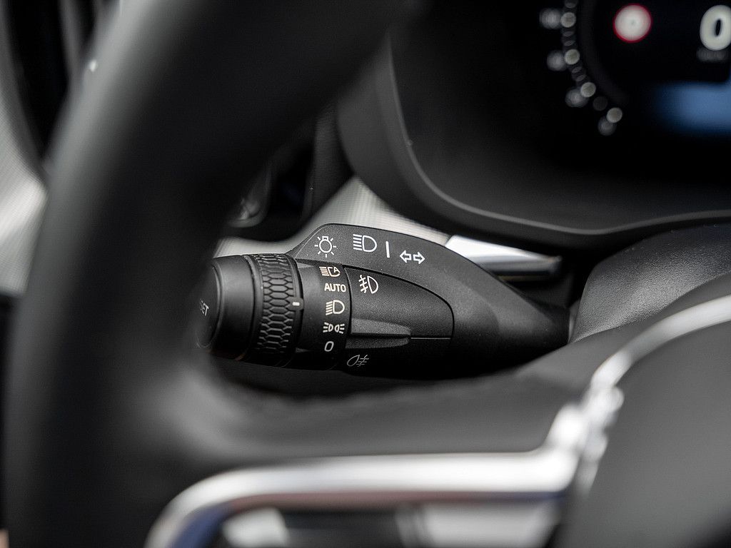 Volvo XC60 B4 Plus Dark LEDER H/K