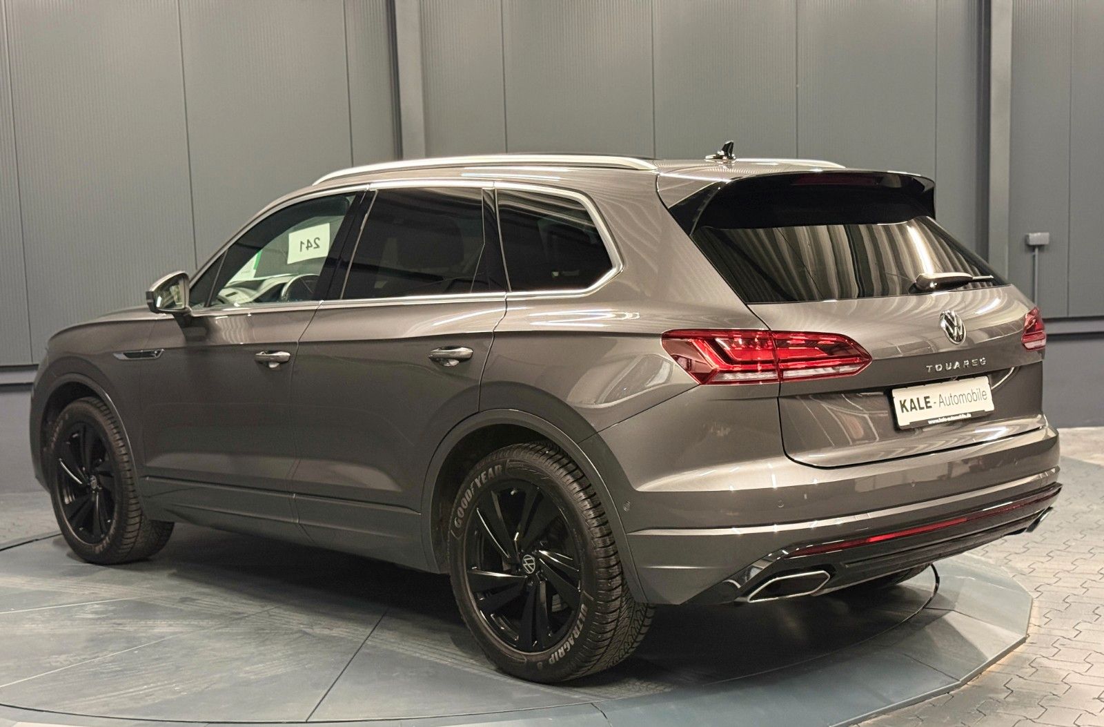 Volkswagen Touareg R-Line 4Mot.*20Zoll*PANORAMA*LUFT*HIFI*