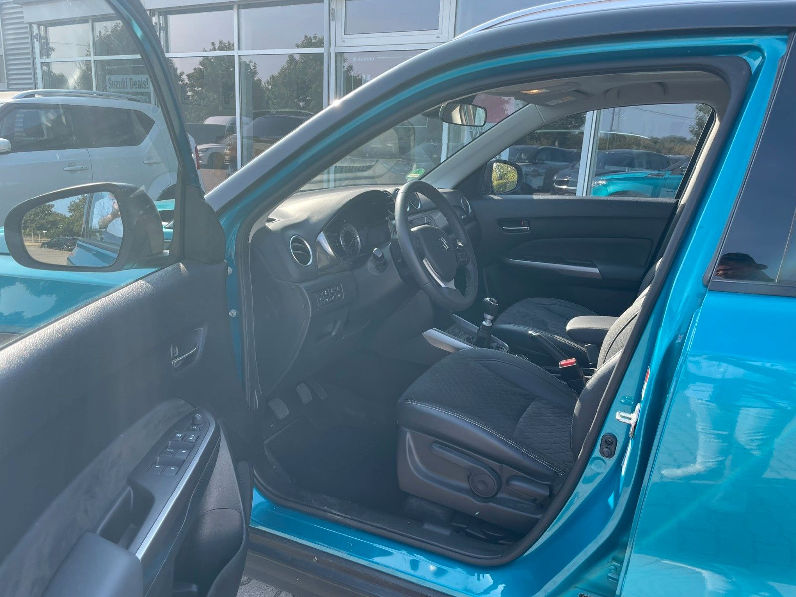 Suzuki Vitara 1.5 Hybrid Comfort+ 4x4 - Samsaru's Car Outlet