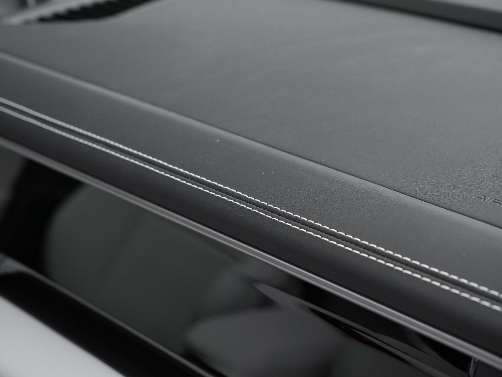 Porsche Macan 4 - Samsaru's Car Outlet