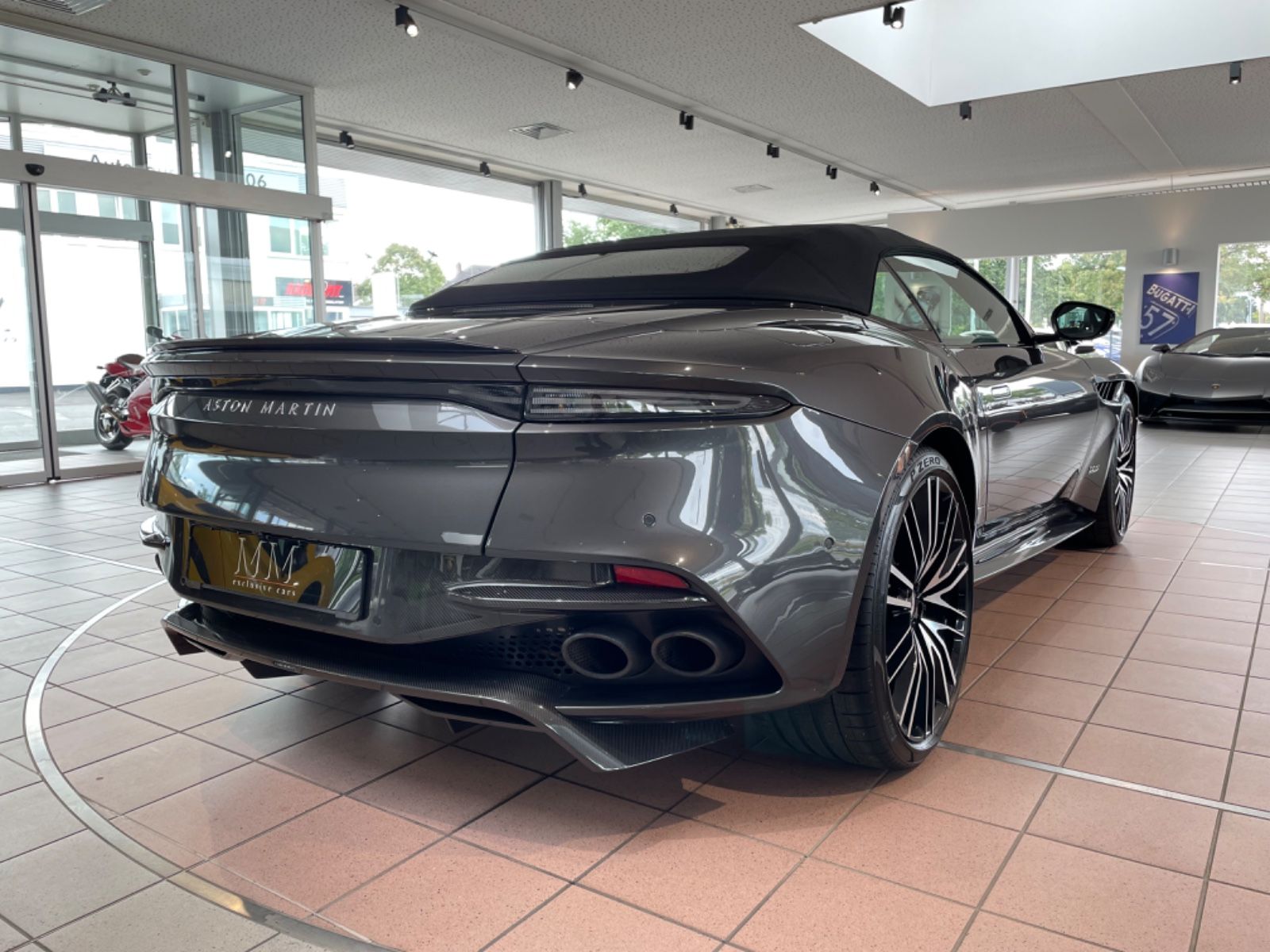 Aston Martin DBS V12 Superleggera Volante