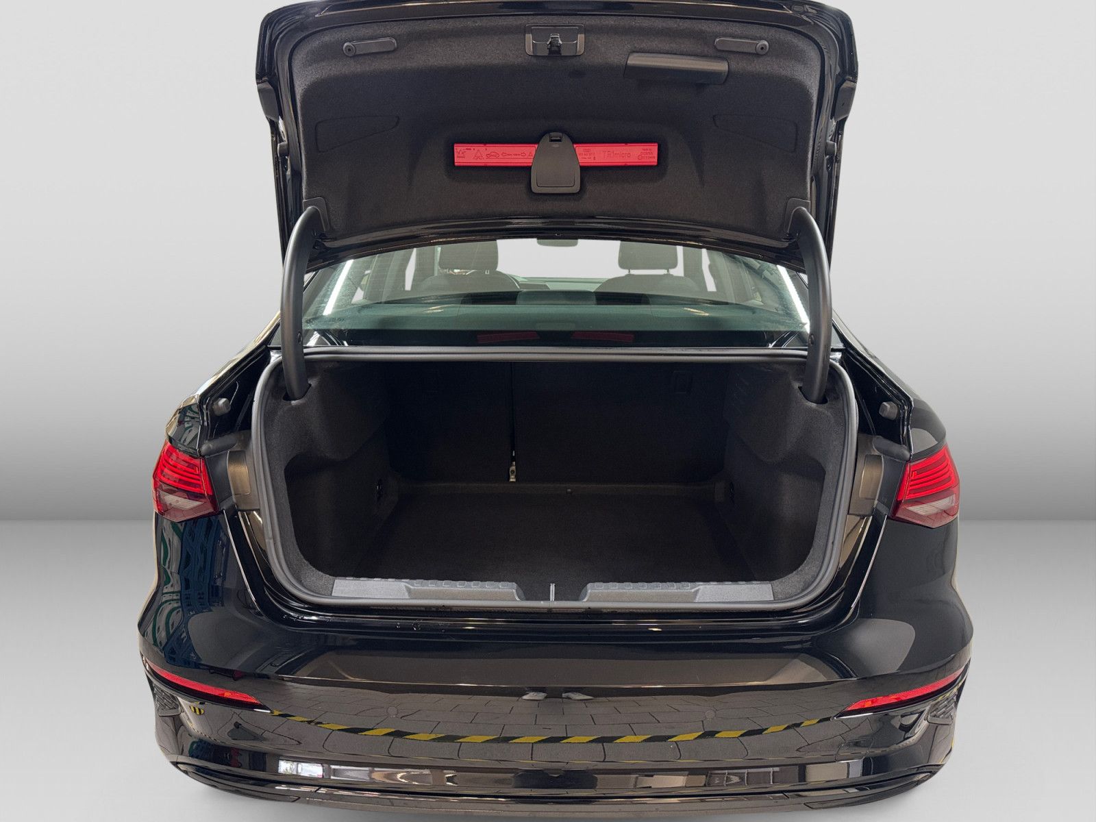 Audi A3 Limousine 30 TFSI advanced Carplay Sitzh LED