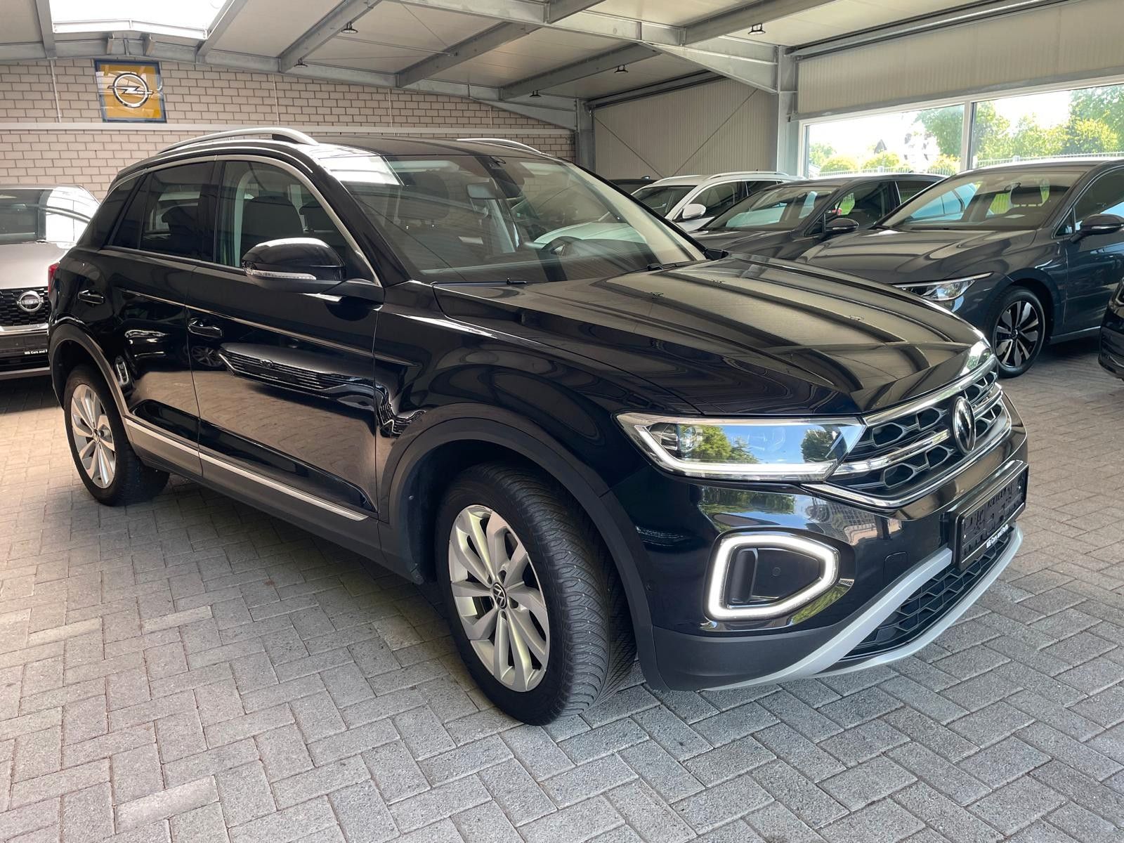 Volkswagen T-Roc 1.0 TSI Style - Samsaru's Car Outlet