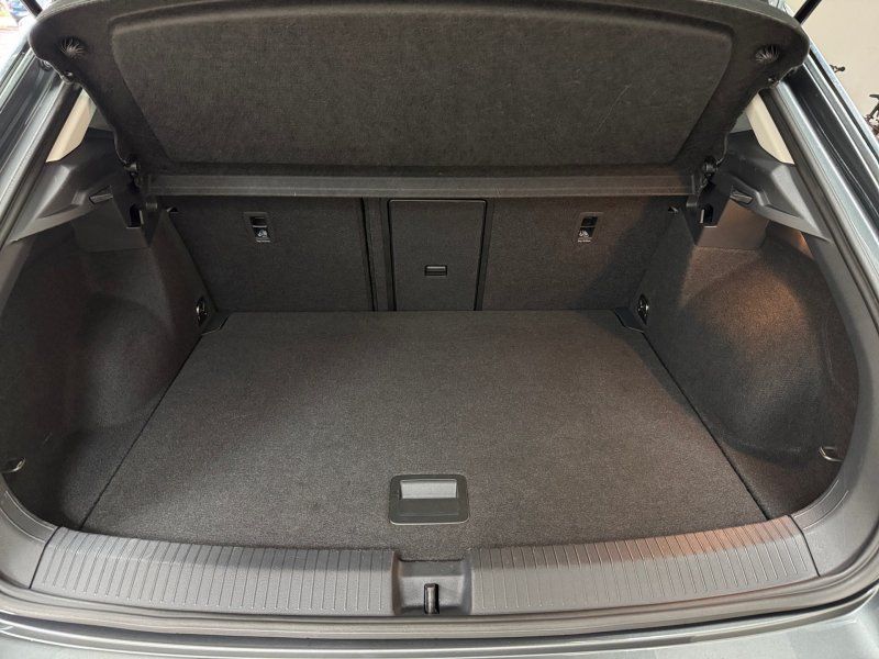 Volkswagen T-Roc 1.5 TSI Move - Samsaru's Car Outlet