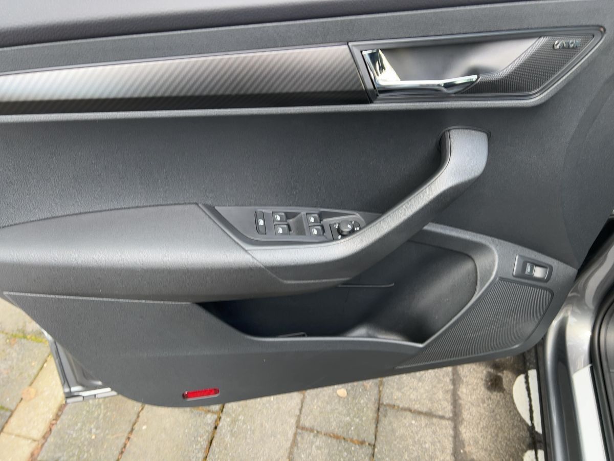 Skoda Karoq Sportline 2.0TDI DSG Standheizung Panorama