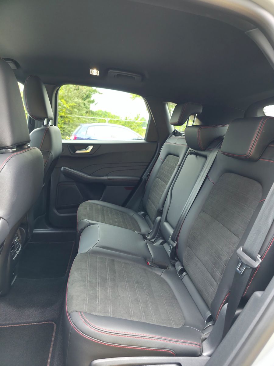 Ford Kuga Hybrid AWD - Samsaru's Car Outlet