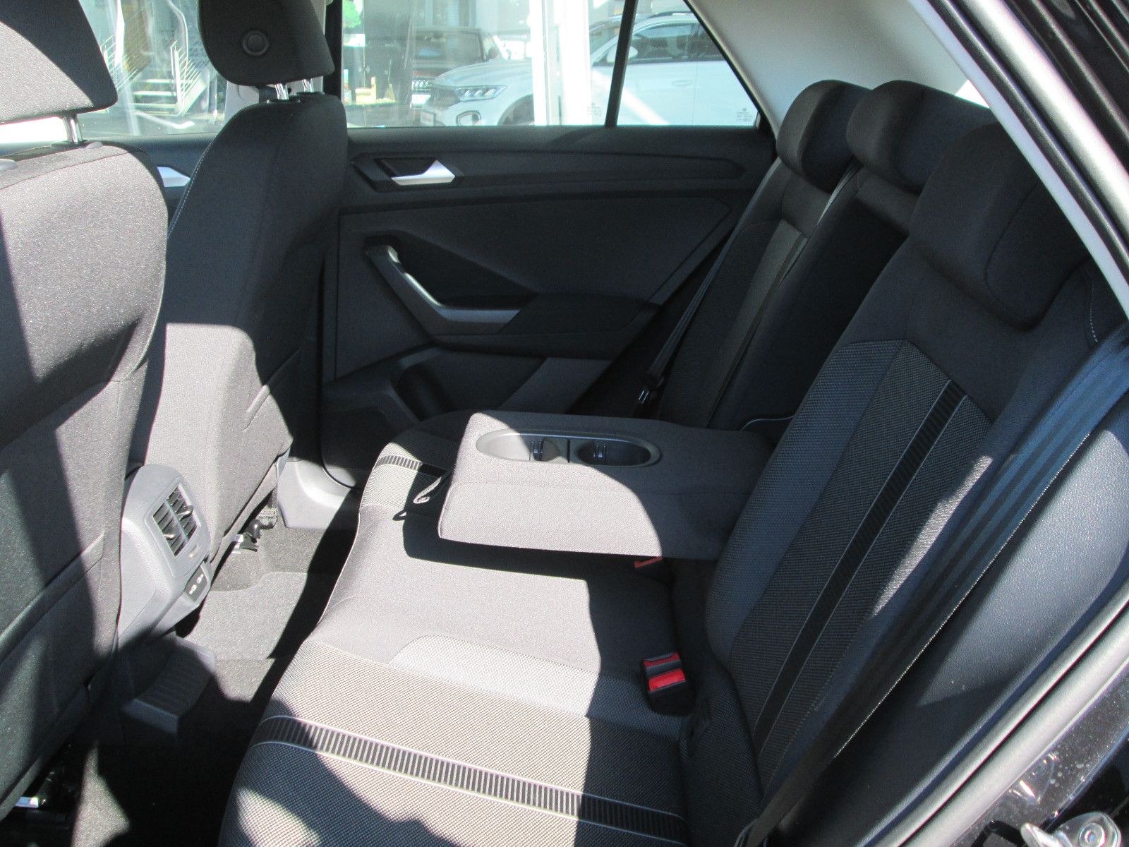 Volkswagen T-Roc Life 110PS TSI - Samsaru's Car Outlet