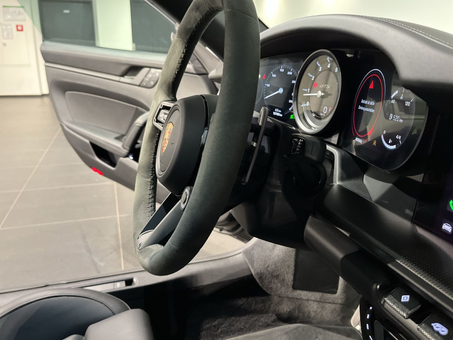 Porsche 992 911 Carrera 4 GTS Cabrio BOSE Surround View