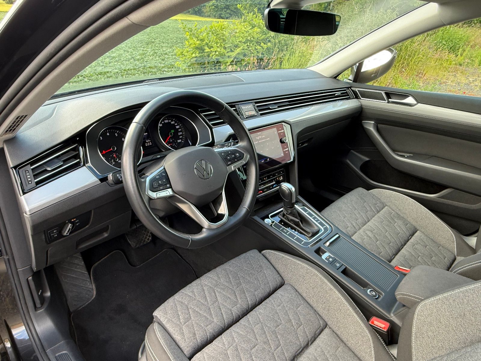 Volkswagen Passat Variant Business - Samsaru's Car Outlet