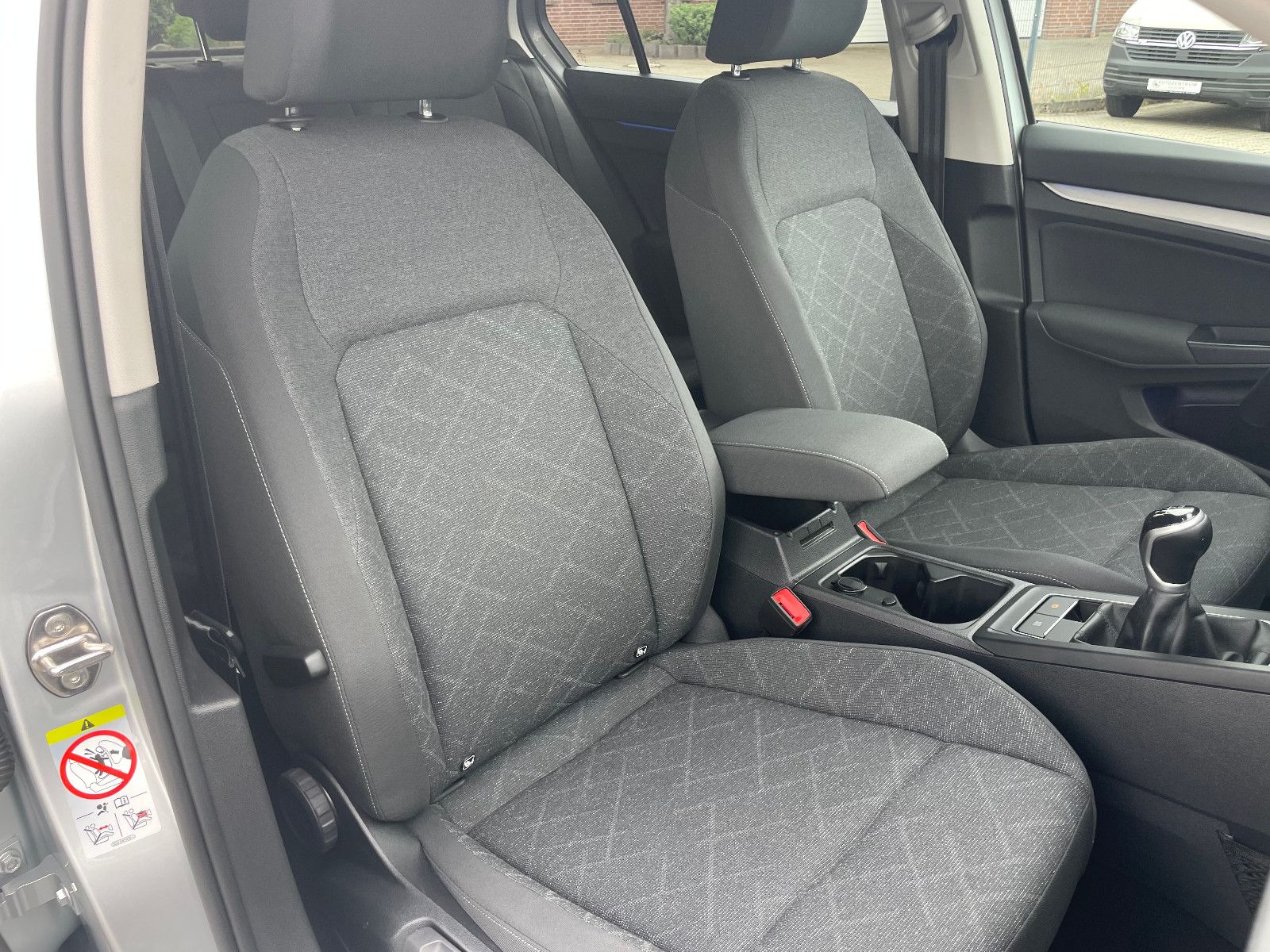 Volkswagen Golf VIII 1.5 TSI Lim. Life - Samsaru's Car Outlet