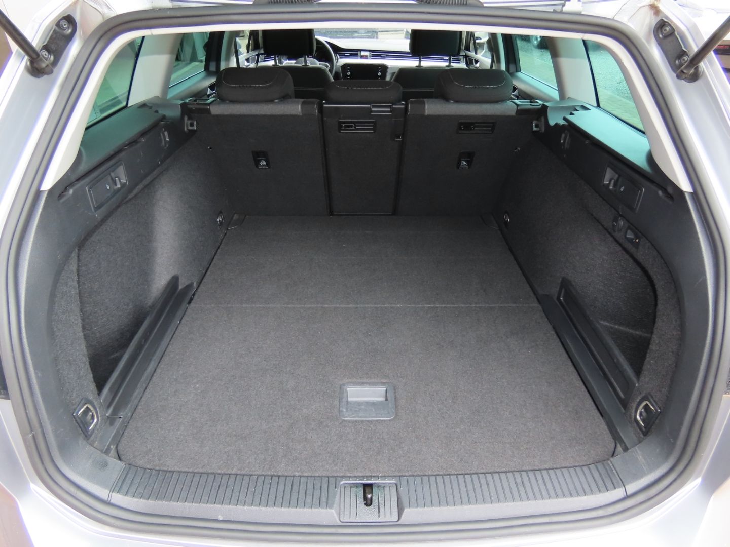 Volkswagen Passat Variant Business 1.5 TSI - Samsaru's Car Outlet