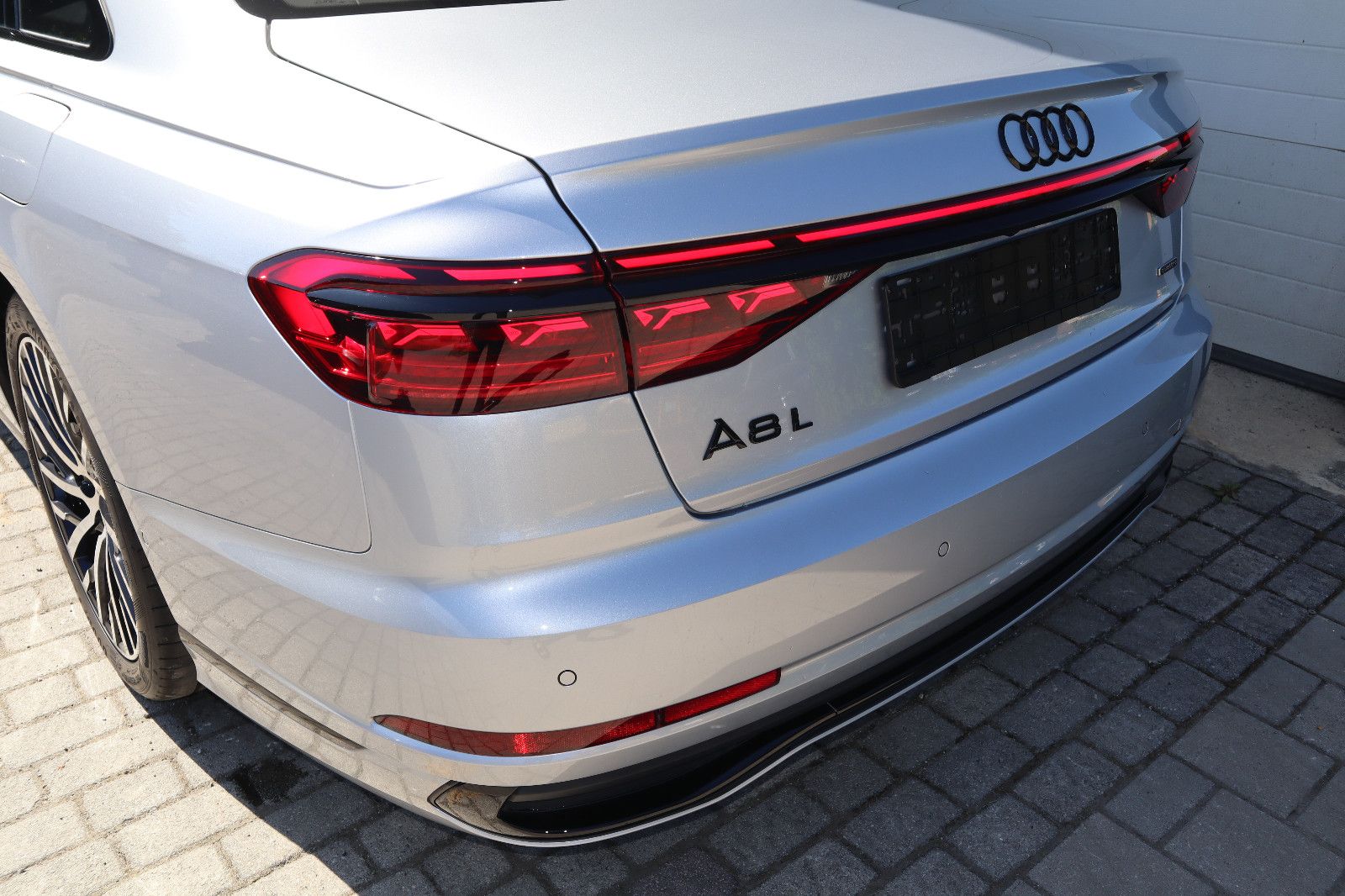 Audi A8L 60 TFSIe lang exclusive S-LINE - Samsaru's Car Outlet
