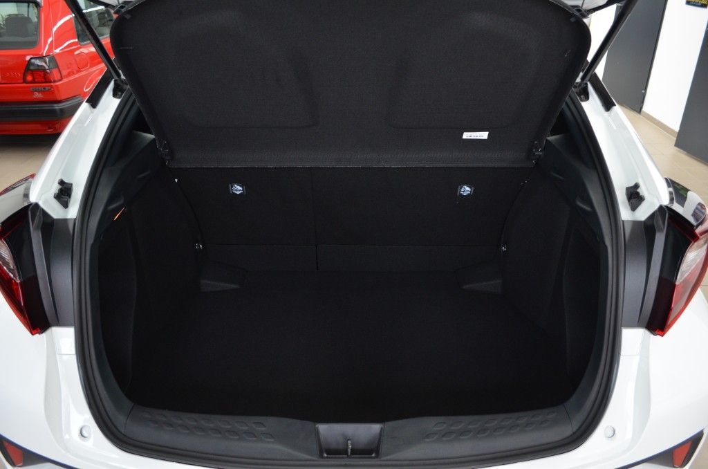 Toyota C-HR 1.8 Hybrid Flow - Samsaru's Car Outlet