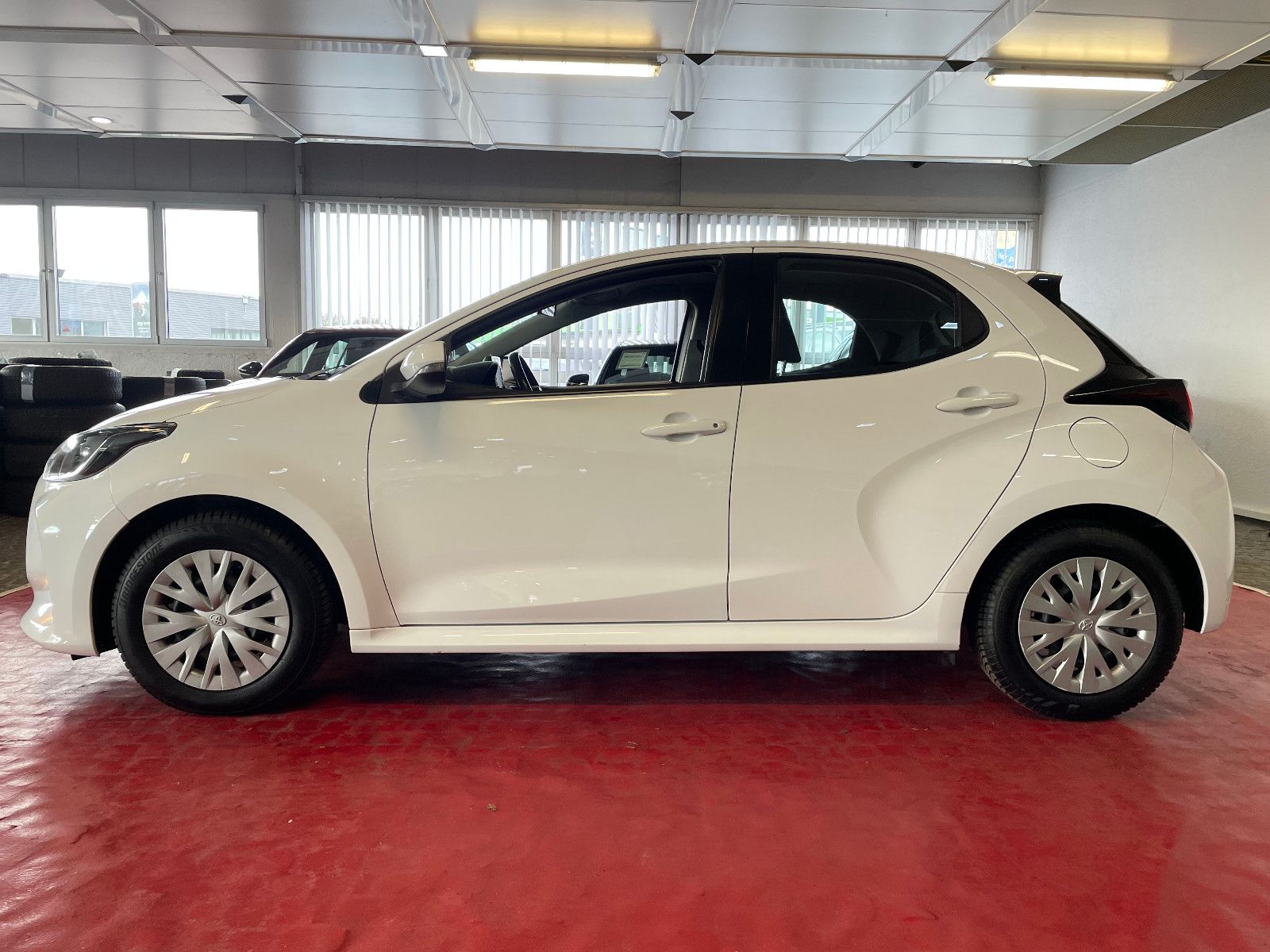 Toyota Yaris Comfort - Samsaru's Car Outlet