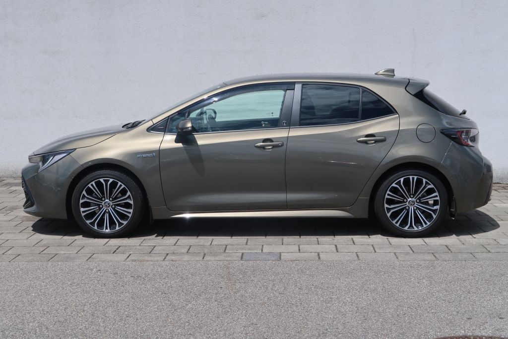 Toyota Corolla 1.8 Hybrid - Samsaru's Car Outlet