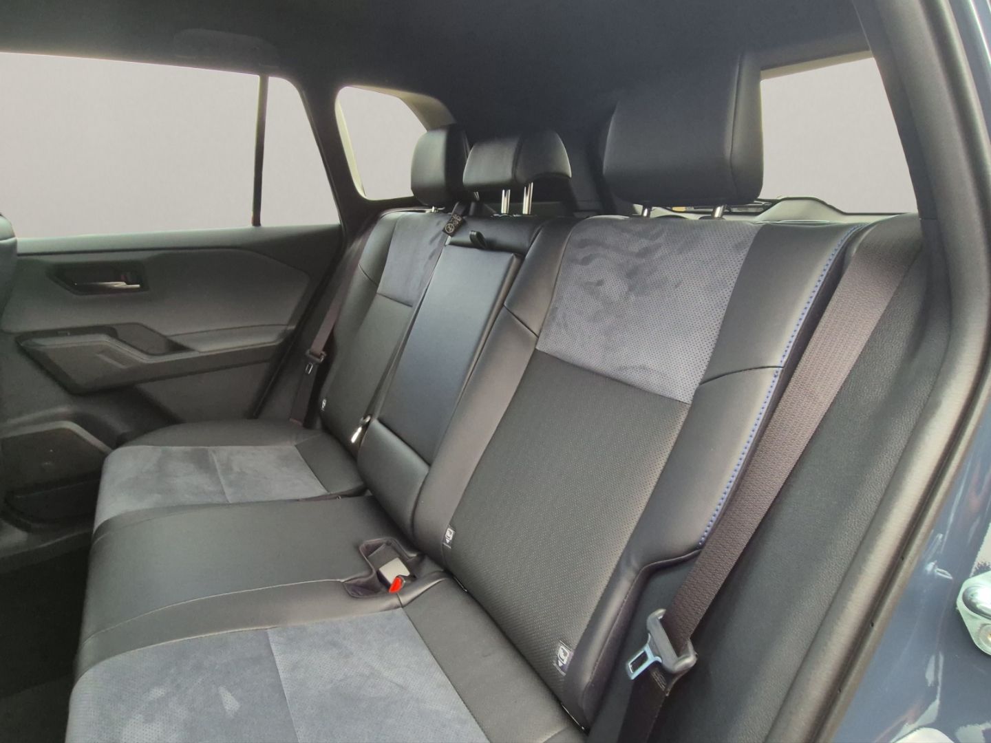 Toyota RAV 4 STYLE+COMFORT-PAKET+PANO+KAMERA+AKTION!!!