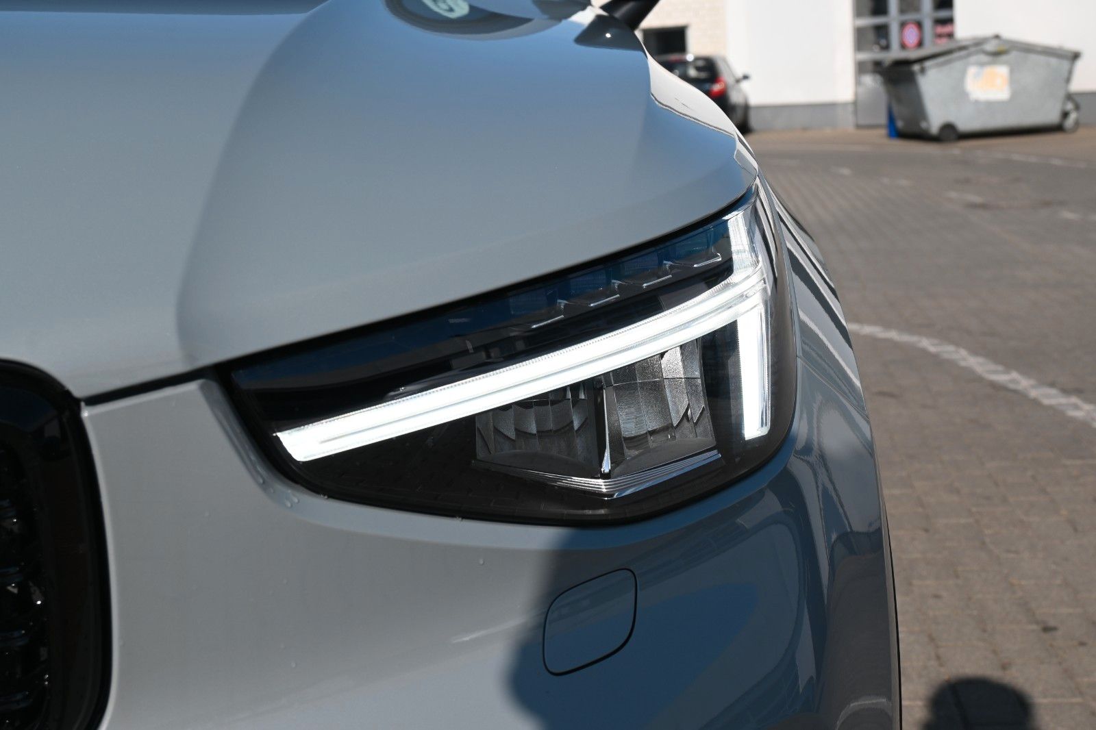 Volvo XC40 B4 DKG Plus Dark*FSHZG*360°*ACC*AHK