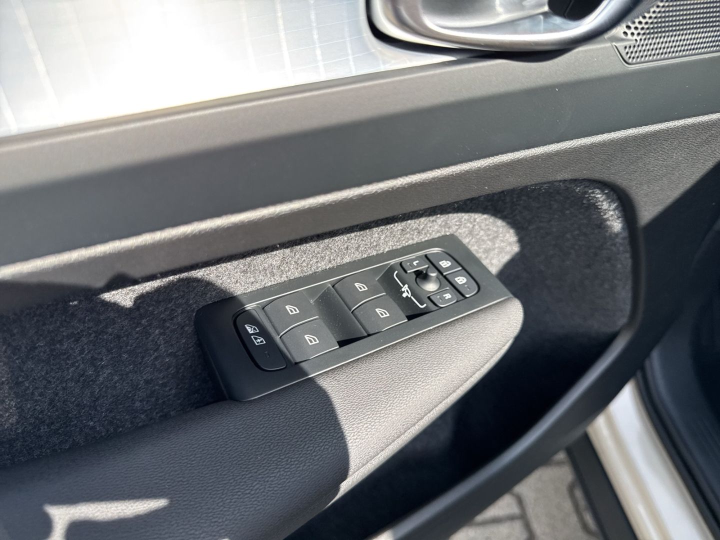 Volvo XC40 Core B3 - Samsaru's Car Outlet