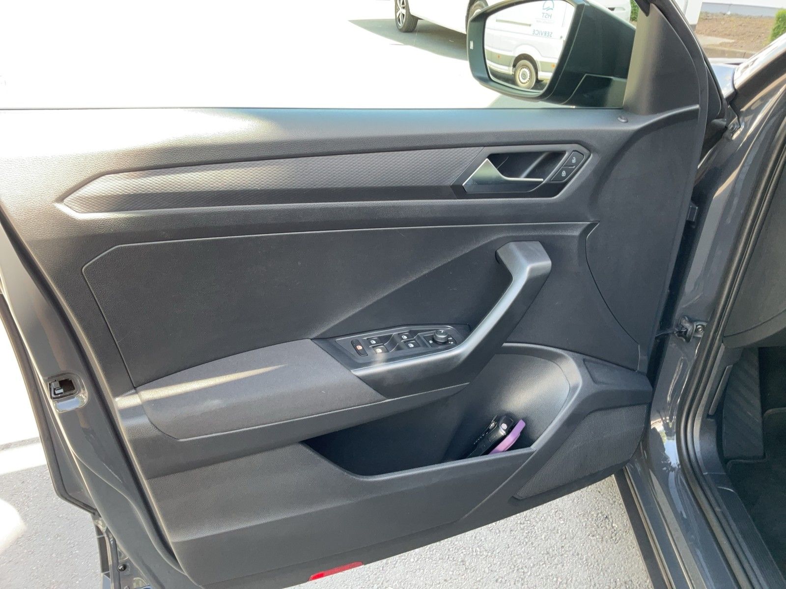 Volkswagen T-Roc 1.0 TSI - Samsaru's Car Outlet