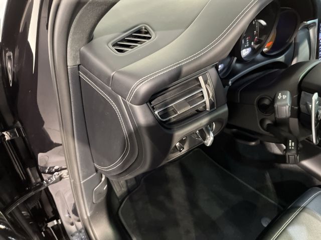 Porsche Macan - Samsaru's Car Outlet