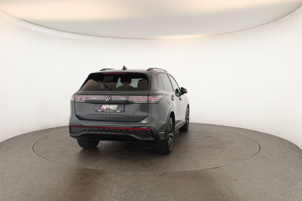 Volkswagen Tiguan 2.0 TSI DSG 4M R-Line IQ Pano Nav 360 AHK
