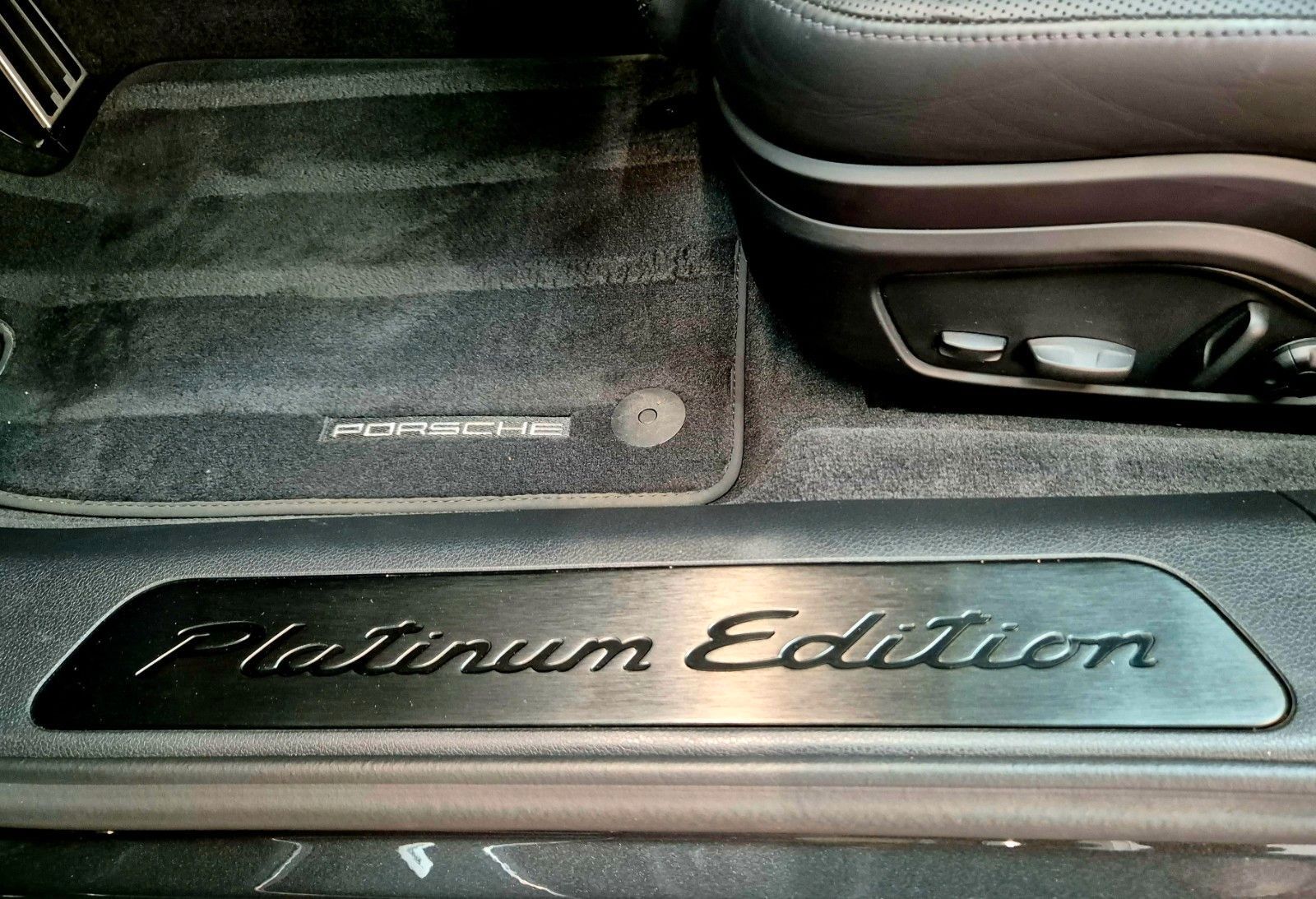 Porsche Panamera 4 E-Hybrid Platinum Edition