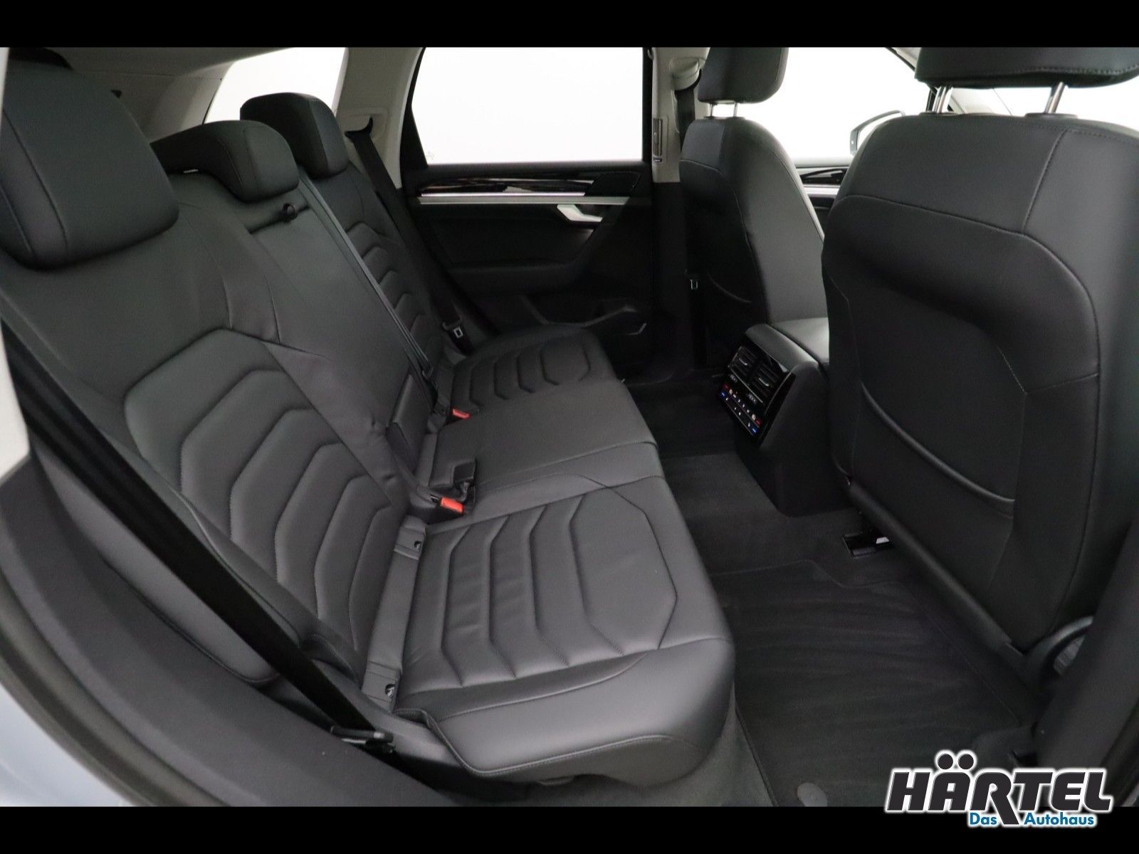 Volkswagen TOUAREG ELEGANCE EHYBRID 3.0 V6 TSI TIPTRONIC - Samsaru's Car Outlet