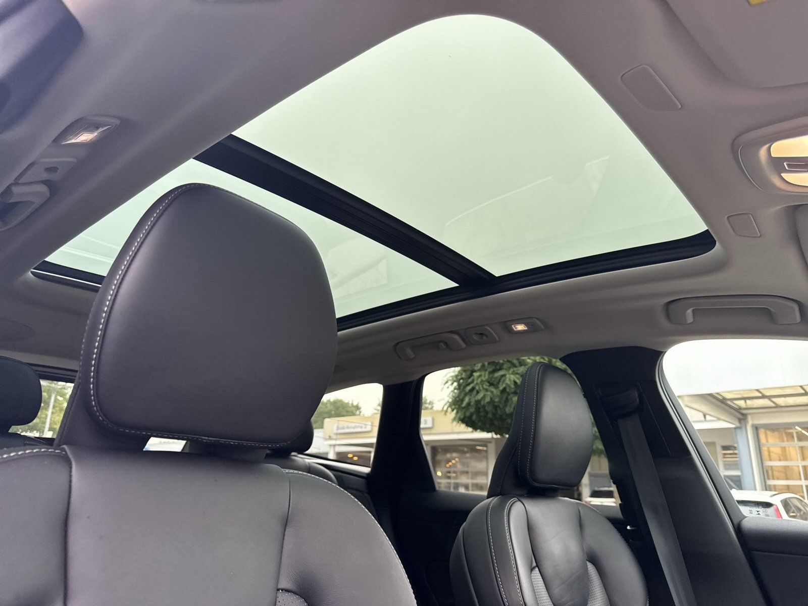 Volvo XC60 T8 Plug In AWD+360°Kamera+AHK+21 Zoll