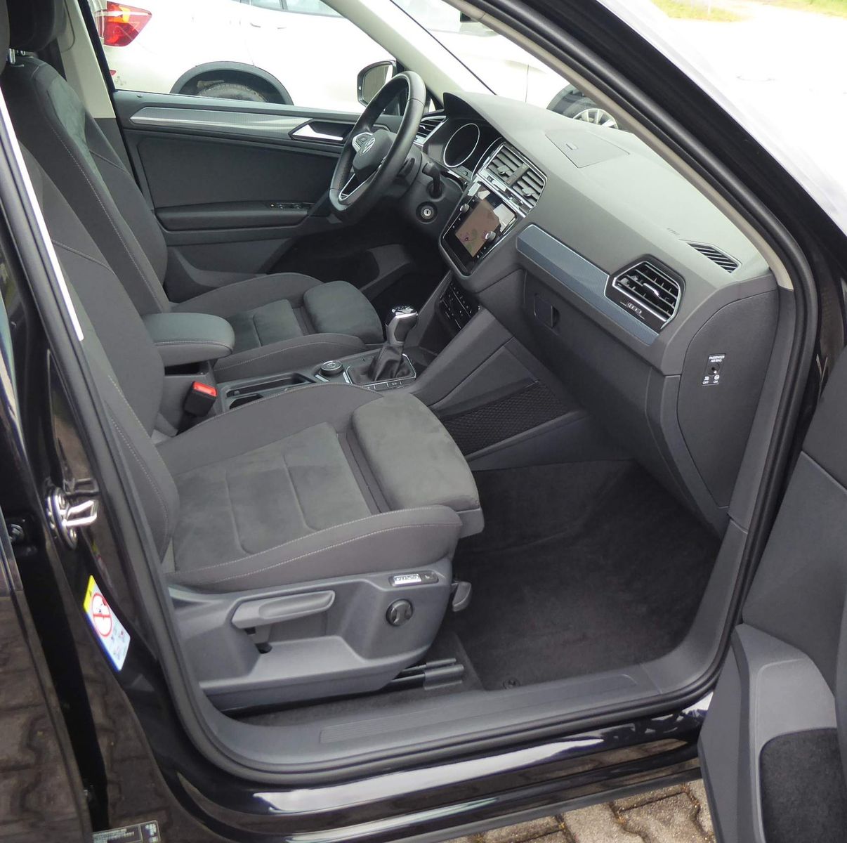 Volkswagen Tiguan Life 4Motion 2.0 TDI - Samsaru's Car Outlet