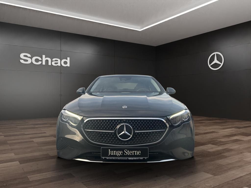 Mercedes-Benz E 200 - Samsaru's Car Outlet