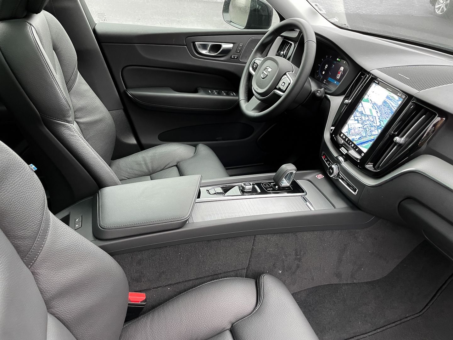 Volvo XC60 Plus Dark Recharge Plug-In Hybrid AWD T8 Tw