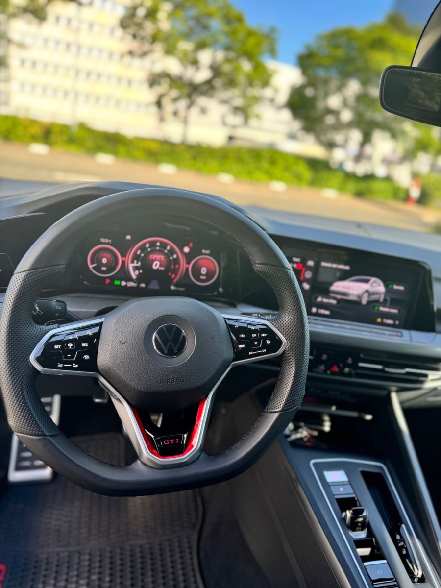 Volkswagen Golf GTI Black Style - Samsaru's Car Outlet
