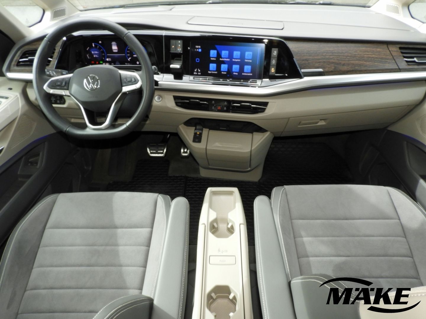 Volkswagen T7 Multivan Style 1.4eHybrid DSG - Samsaru's Car Outlet