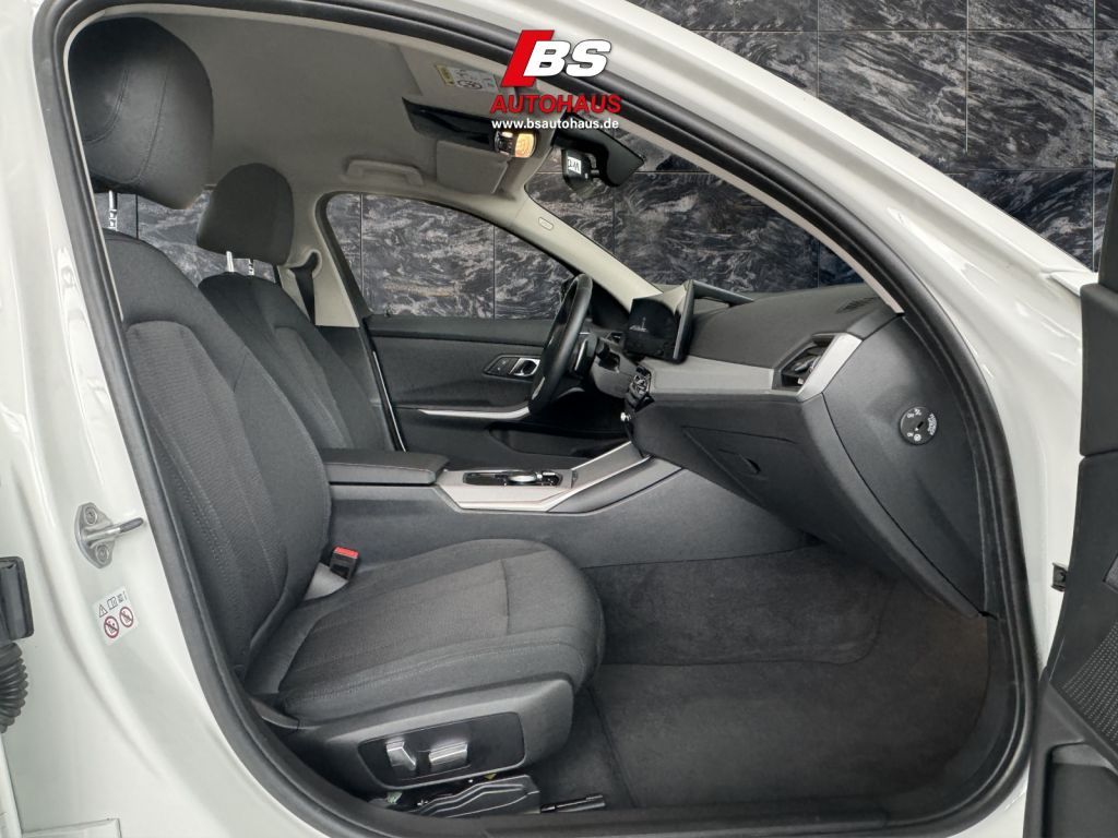 BMW 320i Touring Aut. - Samsaru's Car Outlet